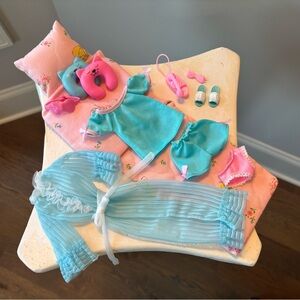 Vtg Barbie #1400 Sheer Blue Nightgown, blue & pink bow pajama set, Accessories